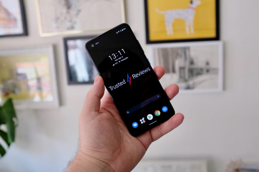 Asus Zenfone 8 mostrando la pantalla