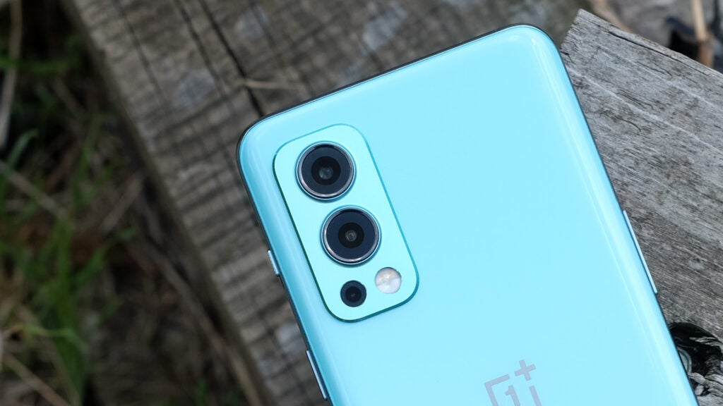 Las cámaras en la parte trasera del OnePlus Nord 2