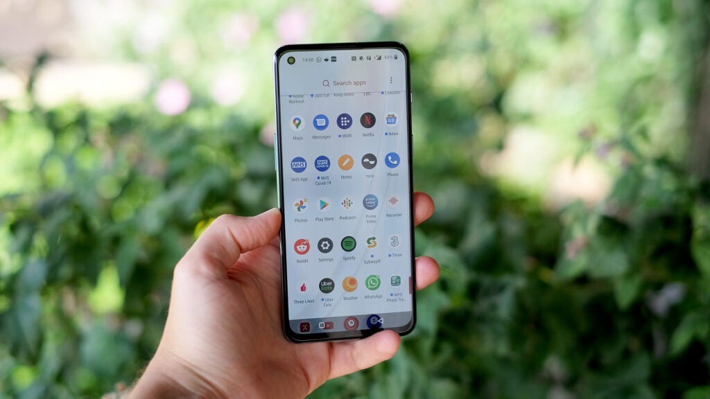 OnePlus Nord 2 cara a cara con software de Android