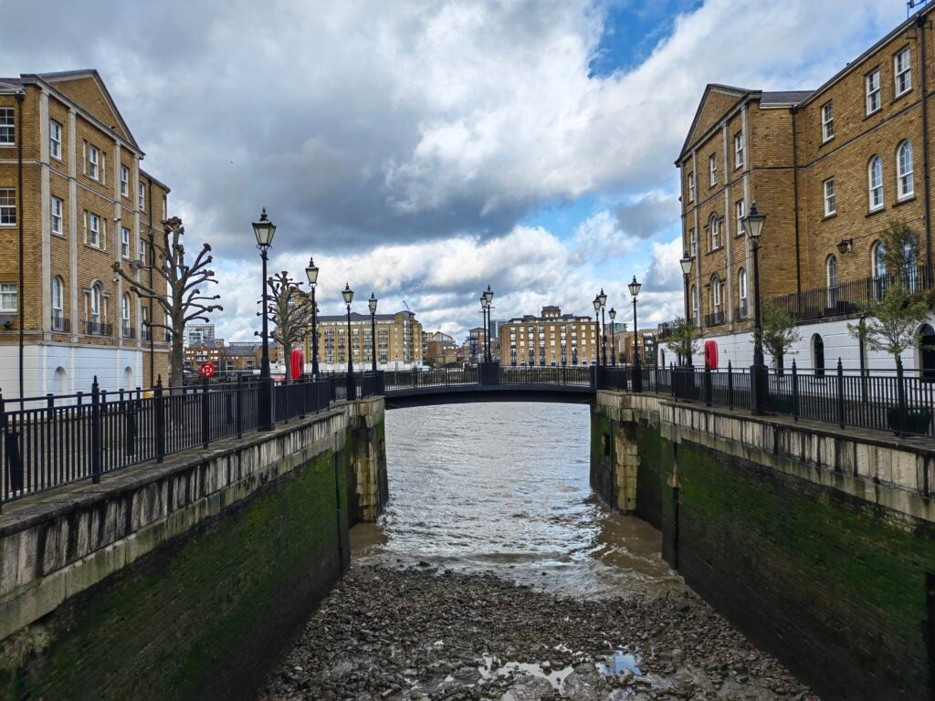 Imagen del puente y el Támesis tomada por Huawei P50 Pocket
