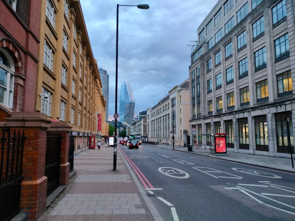 OnePlus Nord CE 2 Lite 5G image of a street near Waterloo