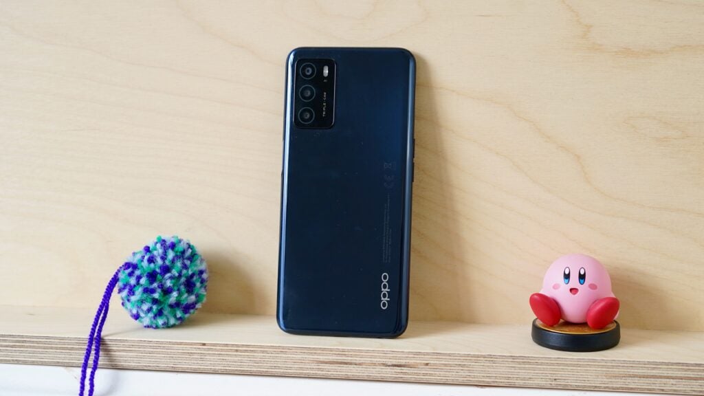 La parte trasera del Oppo A16s
