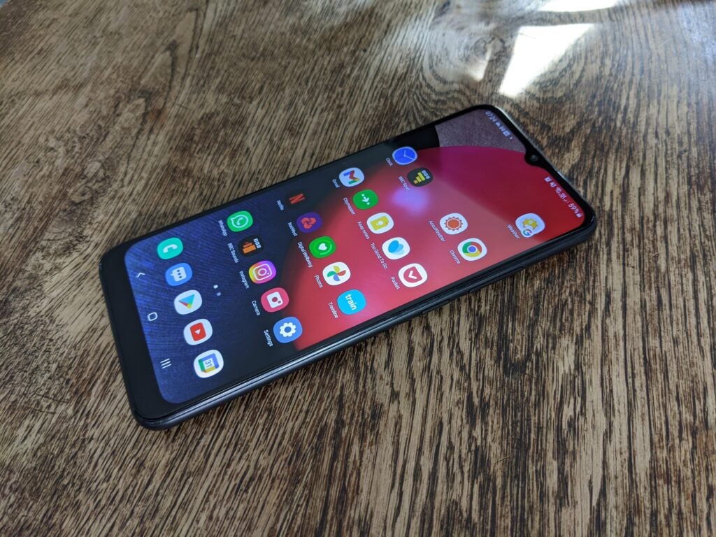 Samsung Galaxy A02s mostrando la pantalla de inicio