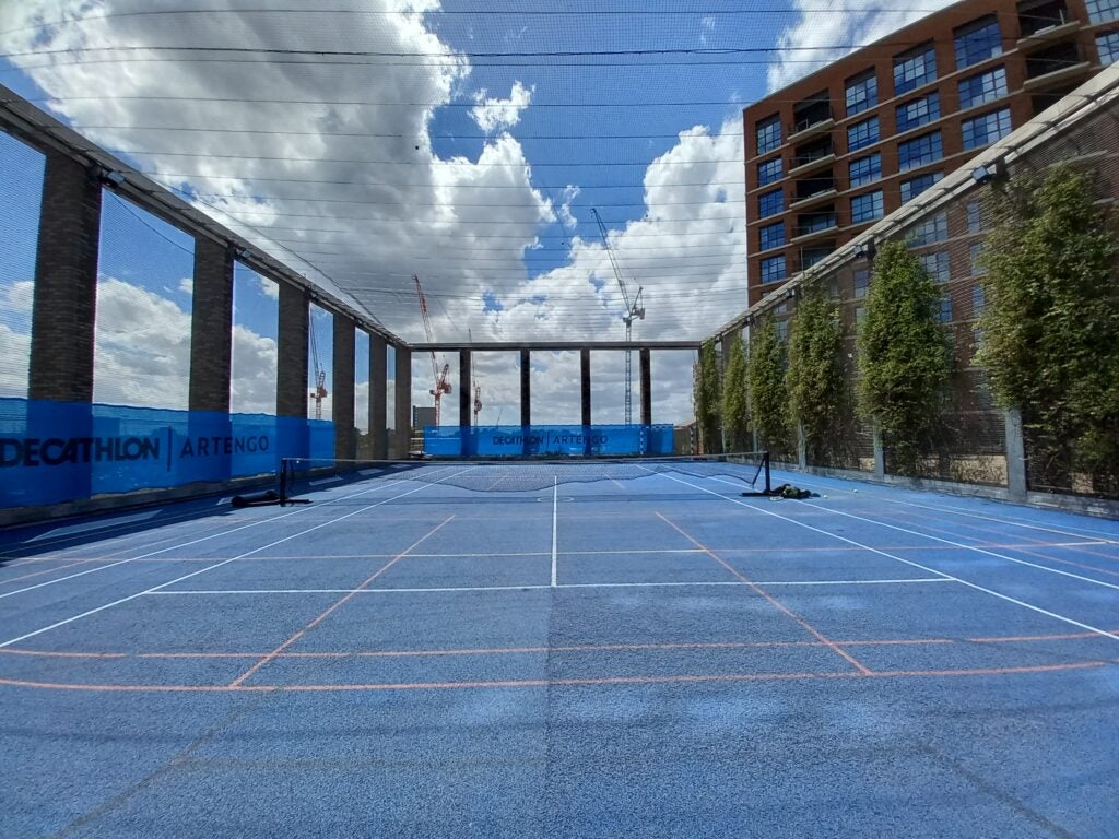 Imagen de una cancha de tenis con la cámara ultra ancha del Samsung Galaxy A12
