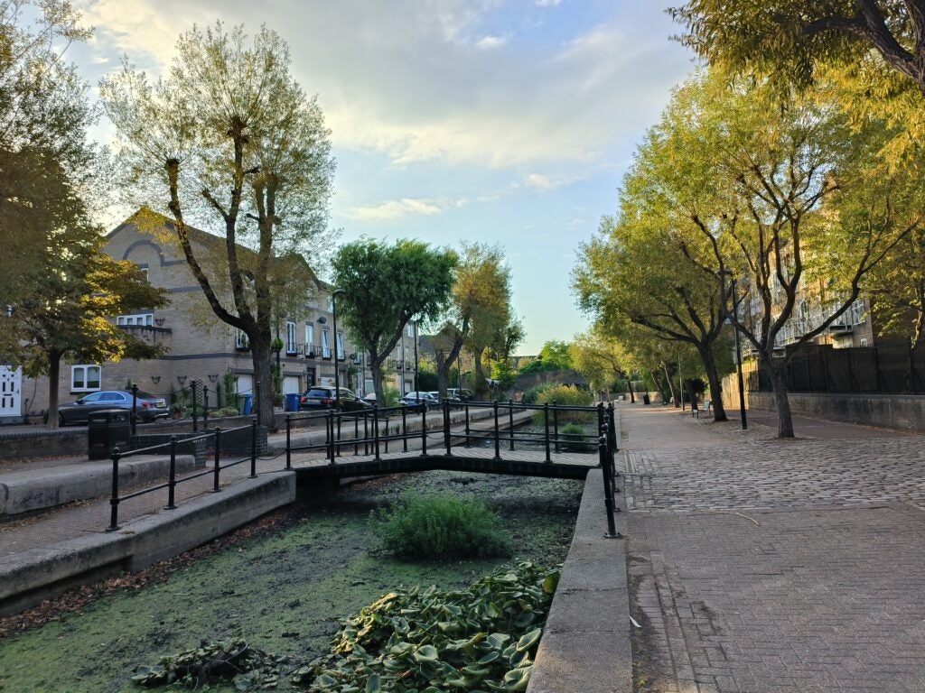 Oppo Reno 8 Pro picture of bridge over canal